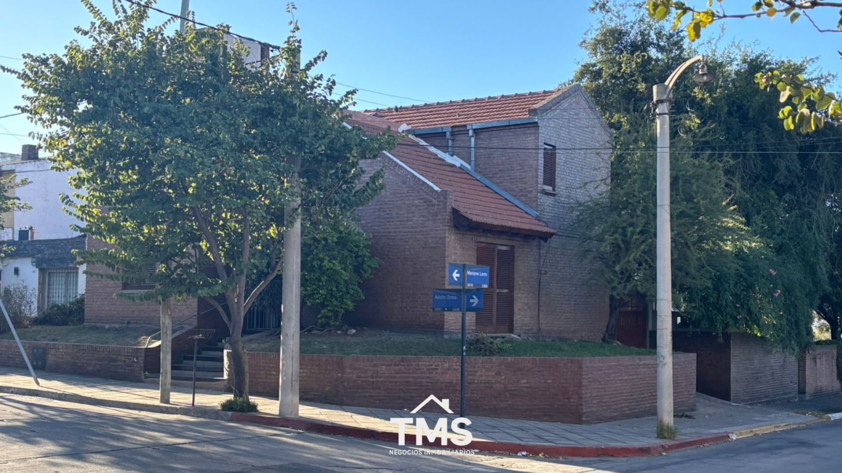 Casa esquina en el exclusivo Cerro de Las Rosas