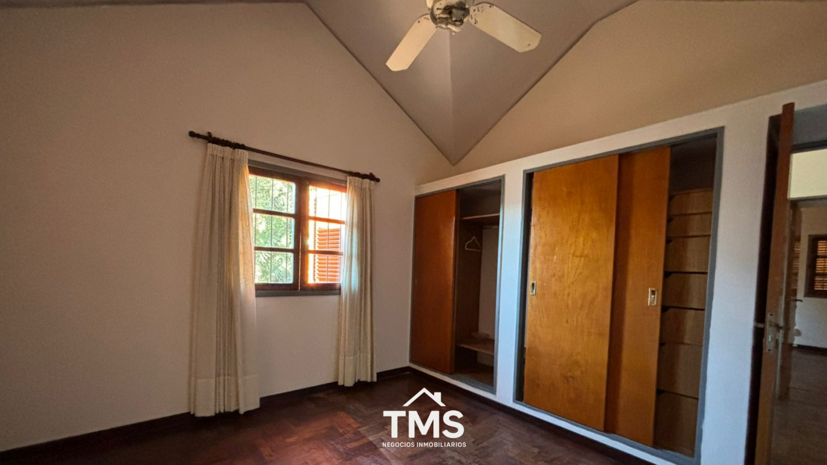 Casa esquina en el exclusivo Cerro de Las Rosas