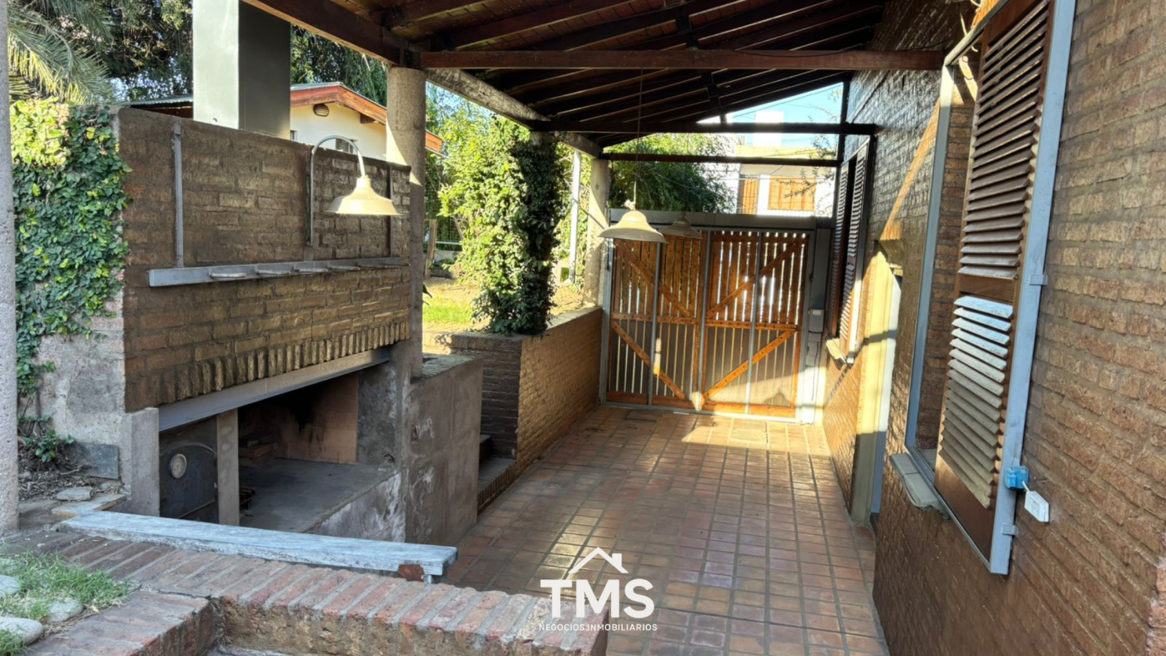 Casa esquina en el exclusivo Cerro de Las Rosas