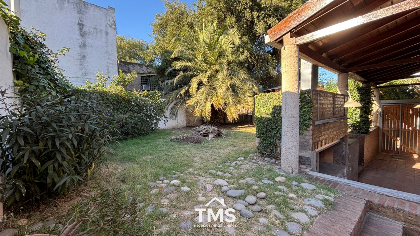 Casa esquina en el exclusivo Cerro de Las Rosas