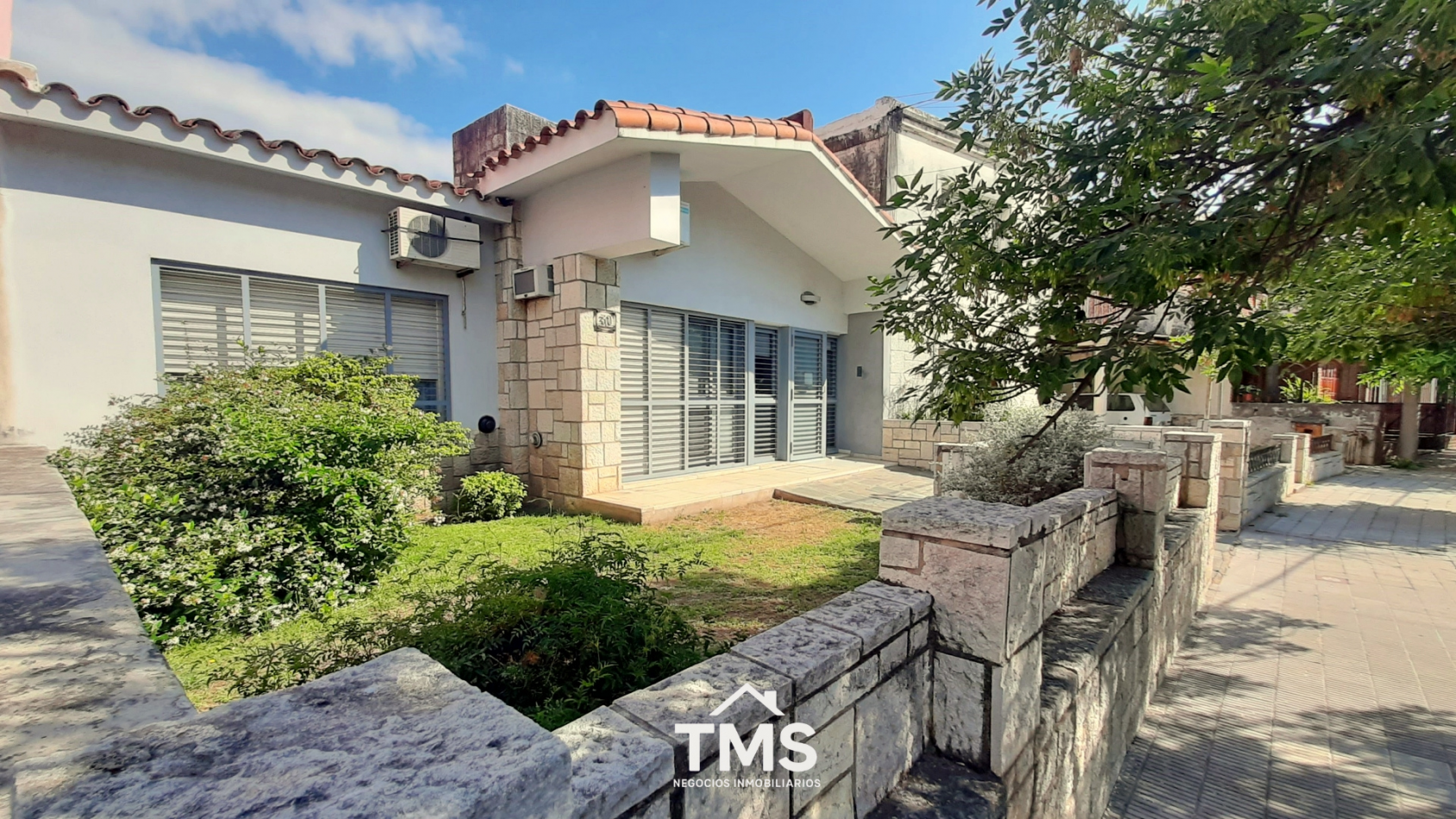 Propiedad comercial de alto potencial en Quinta Santa Ana