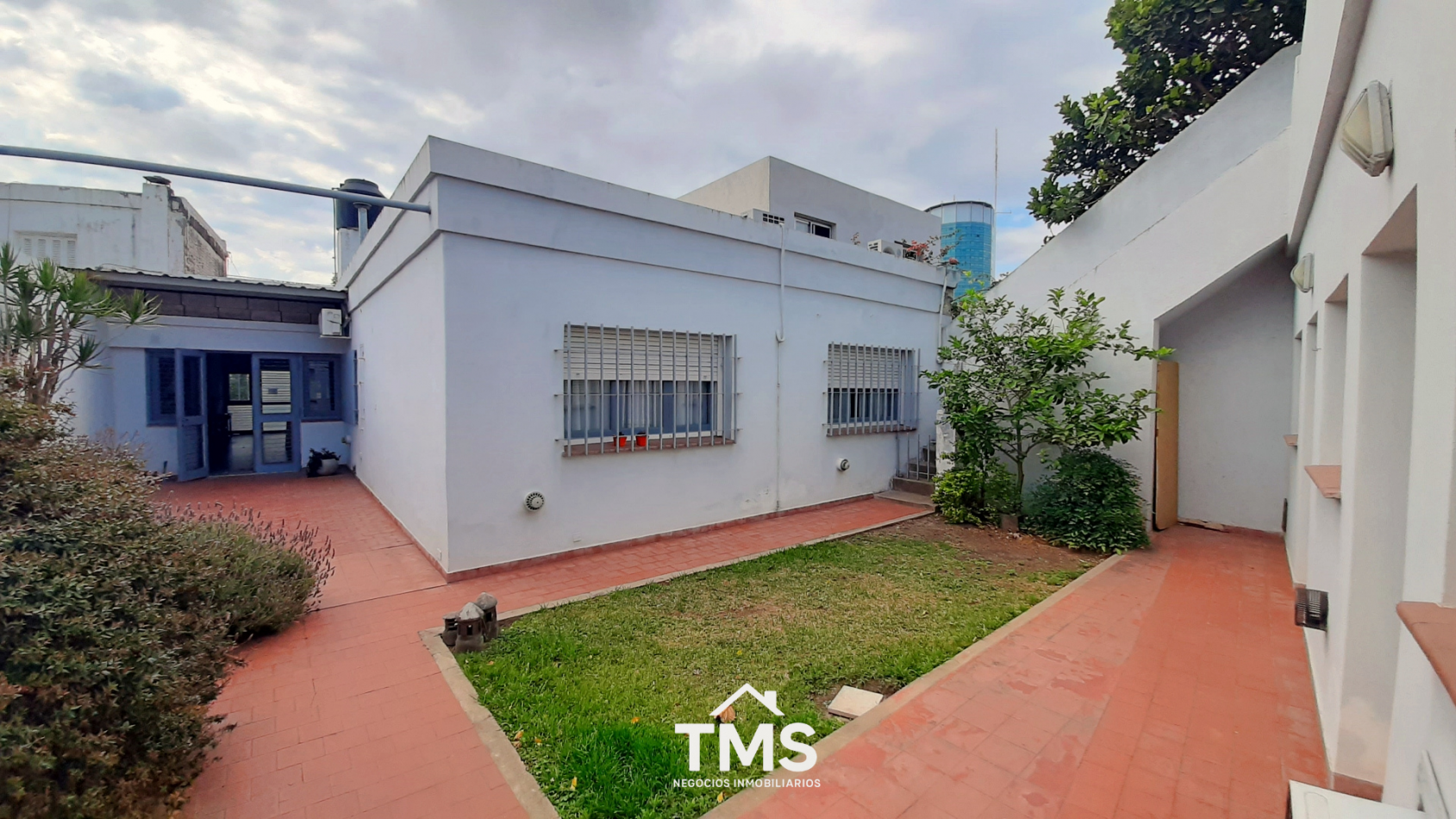 Propiedad comercial de alto potencial en Quinta Santa Ana