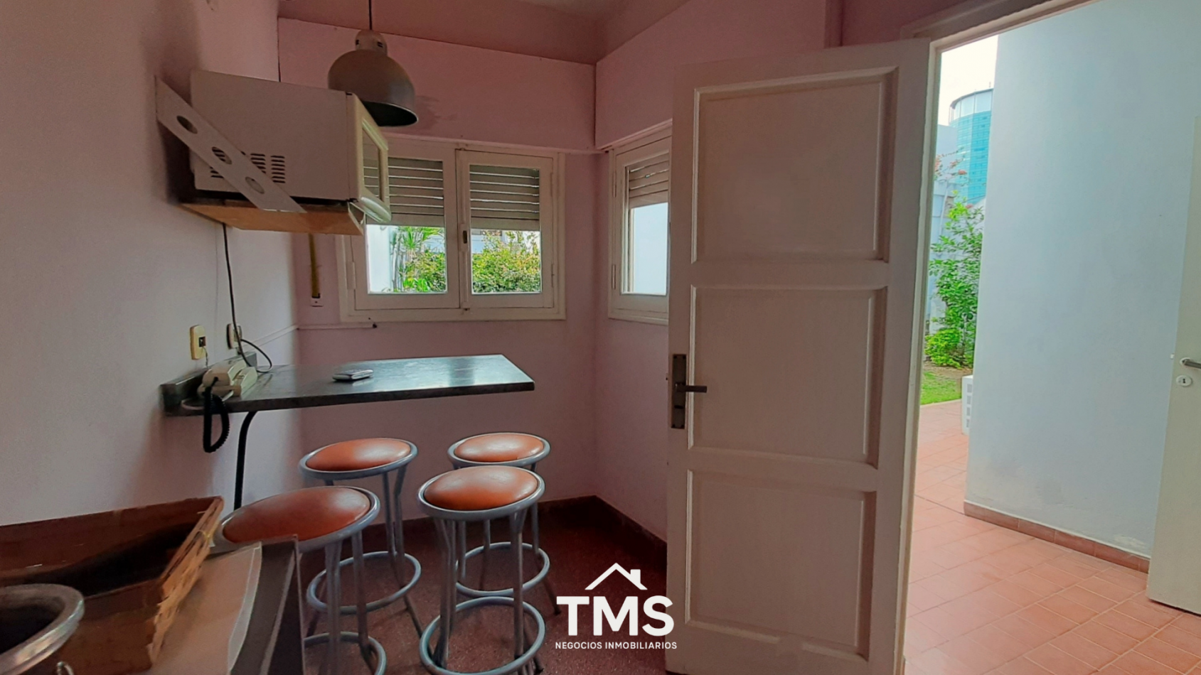 Propiedad comercial de alto potencial en Quinta Santa Ana