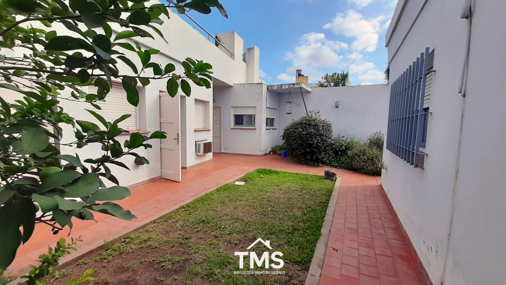 Propiedad comercial de alto potencial en Quinta Santa Ana