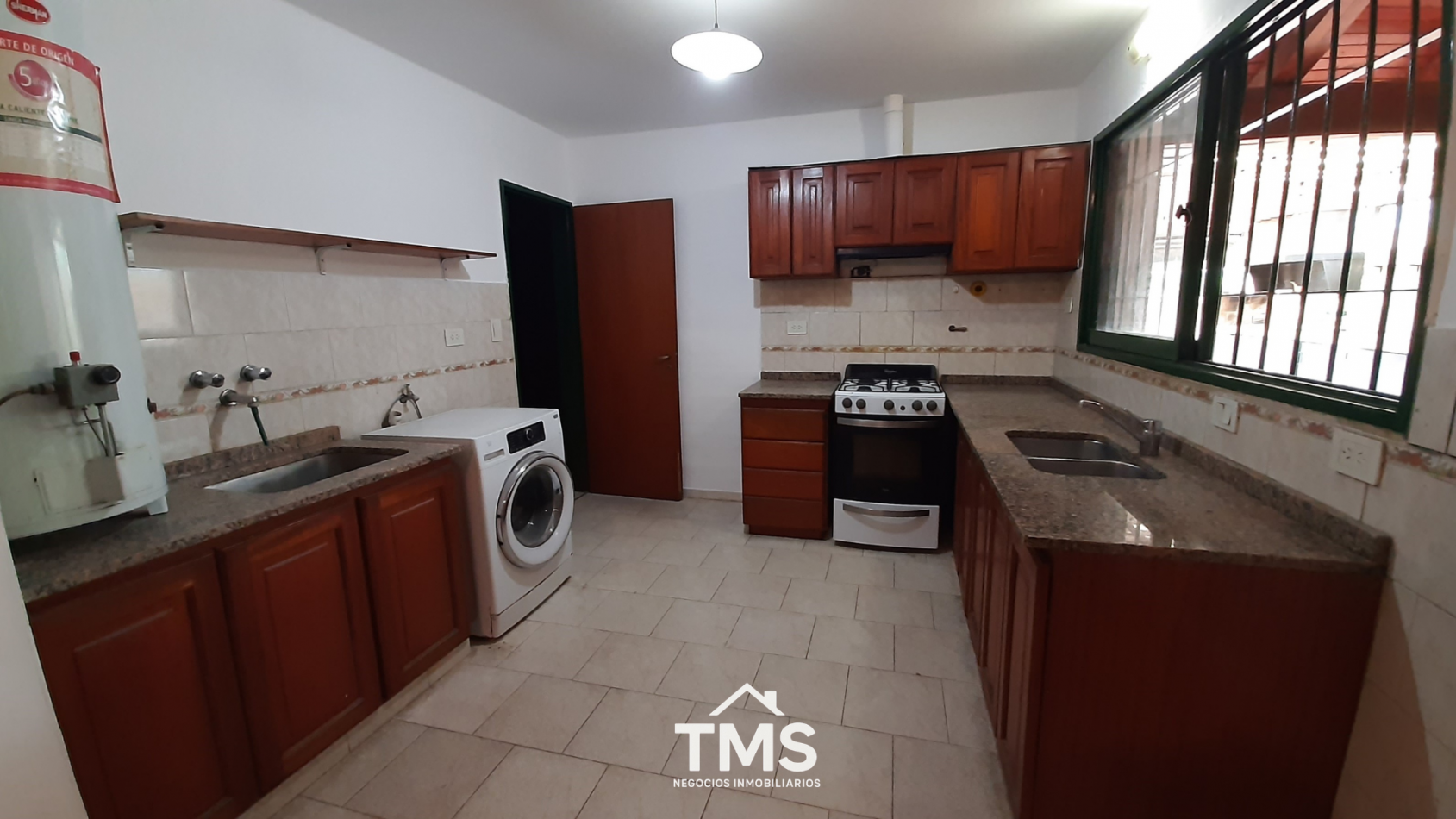 Casa  dorm con pileta en B° Arguello