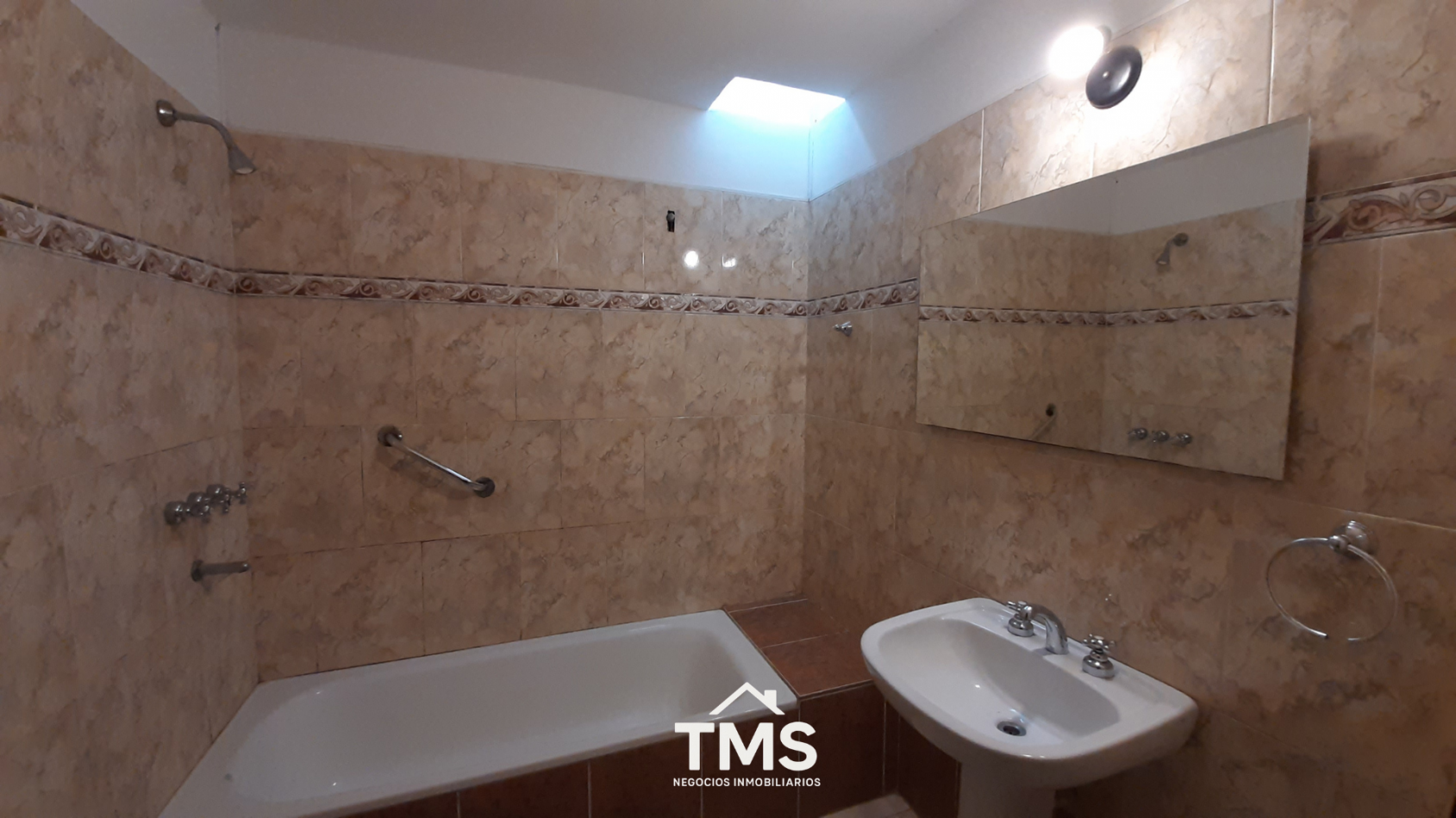 Casa  dorm con pileta en B° Arguello