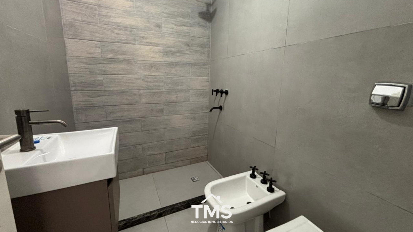Duplex a estrenar sobre Av. Valparaiso | B° Jardin