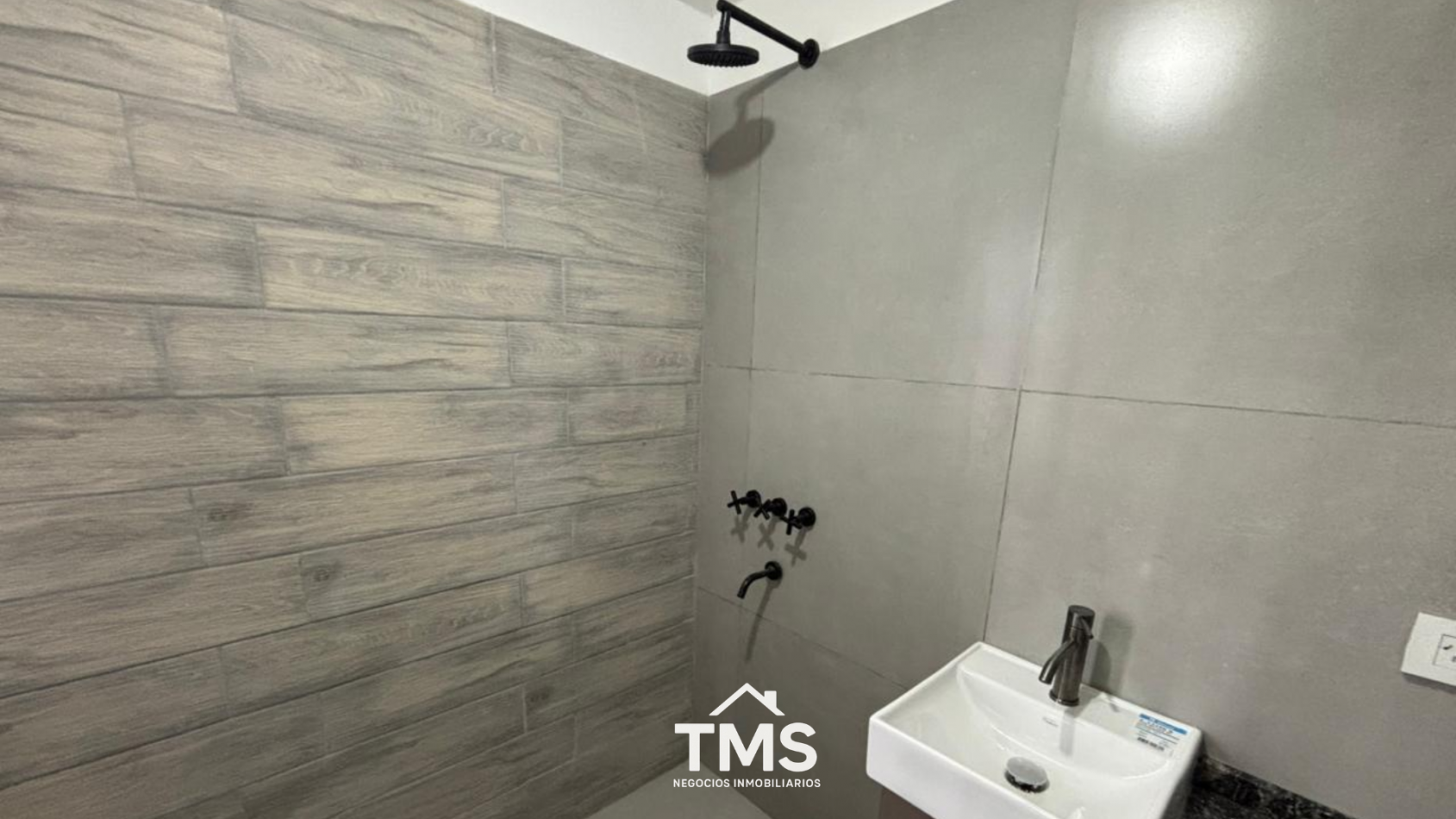 Duplex a estrenar sobre Av. Valparaiso | B° Jardin