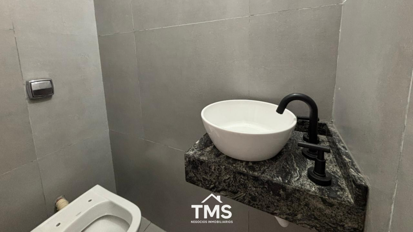 Duplex a estrenar sobre Av. Valparaiso | B° Jardin