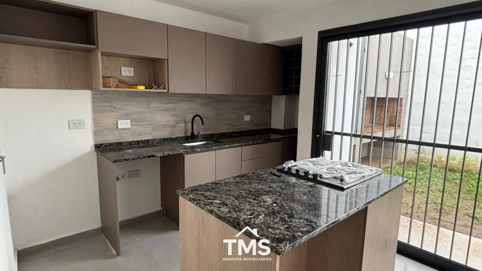 Duplex a estrenar sobre Av. Valparaiso | B° Jardin