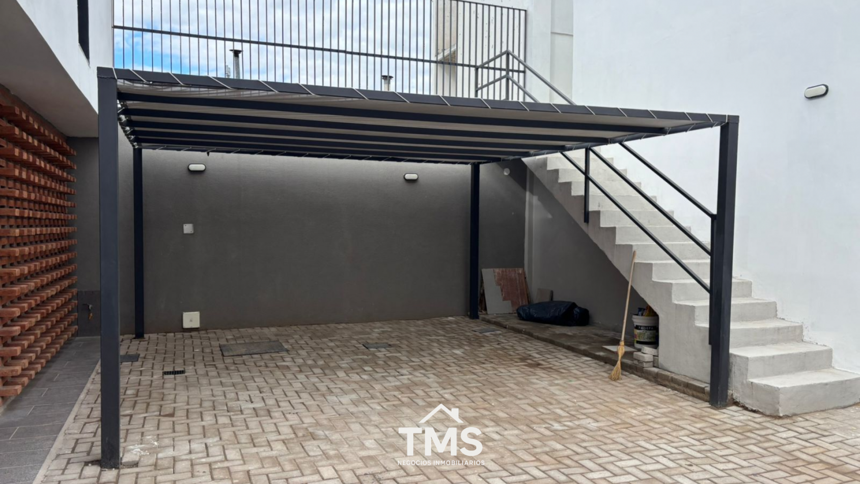 Duplex a estrenar sobre Av. Valparaiso | B° Jardin