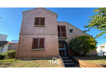 Casa esquina en el exclusivo Cerro de Las Rosas