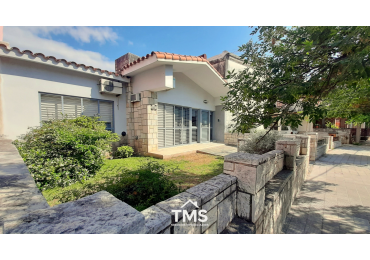 Propiedad comercial de alto potencial en Quinta Santa Ana